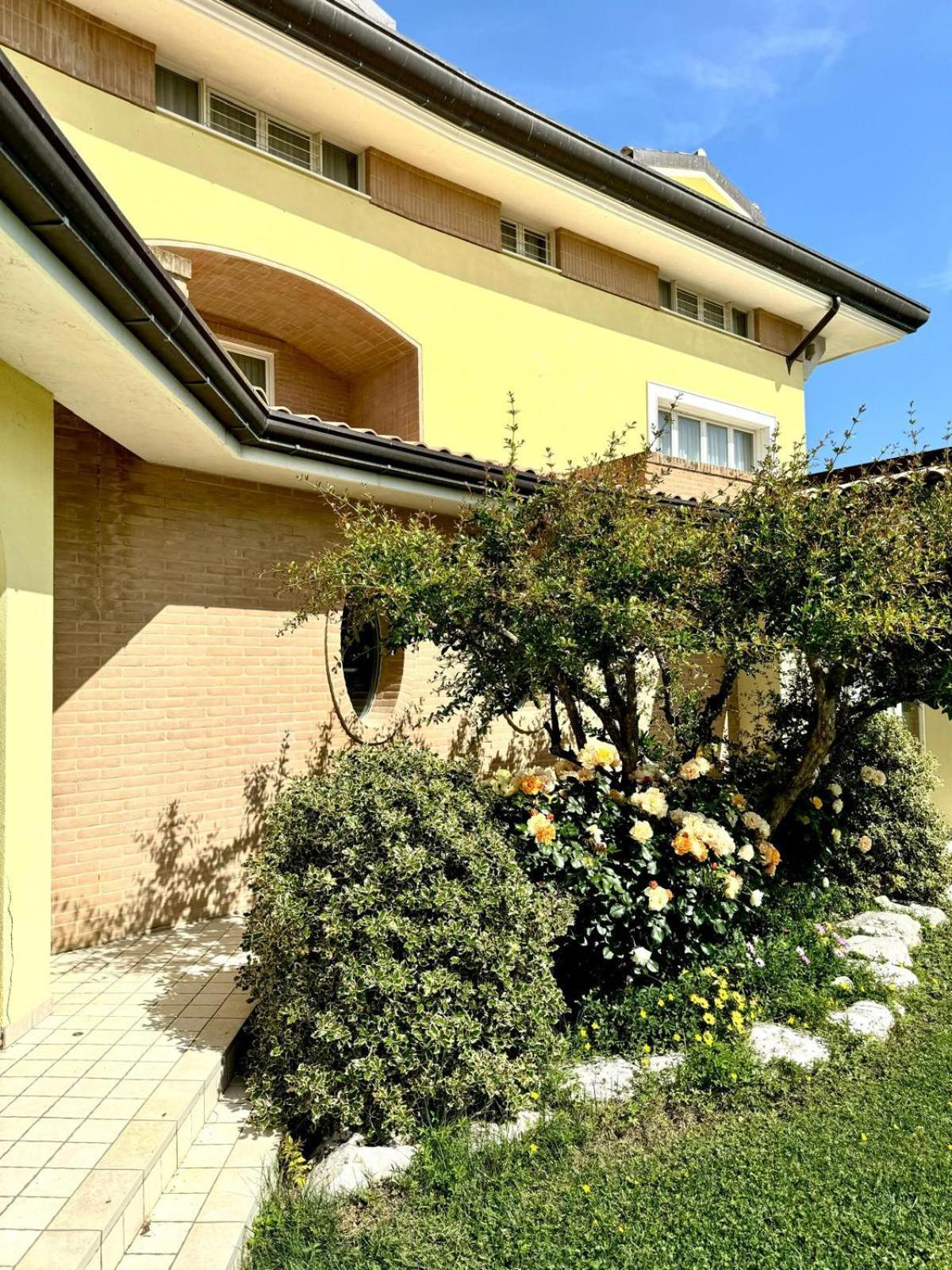 Villa Parco Fibonacci Montefano Esterno foto